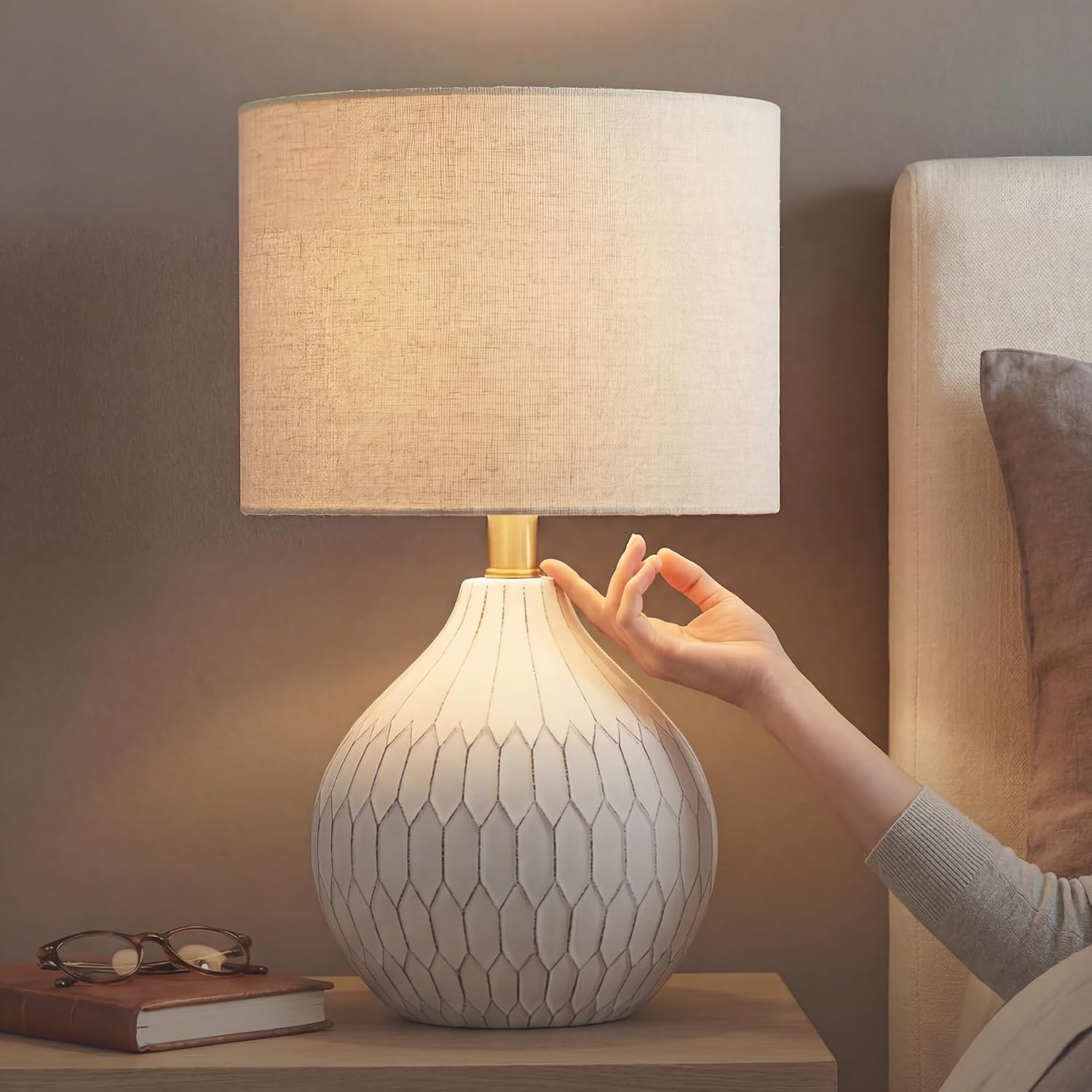 18" Antique White Ceramic Table Lamp
